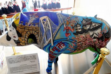 <p>This is called 'Salzsau', the salty wild boar?! donated by a sister-city of Naruto, Luneburg in Germany. Luneburg is famous for its salt production, and boar is said to be connected to the discovery of salt in the city, and now is a symbol of wealth in Luneburg. Scenery of both Naruto and Luneburg is drawn on the boar</p>