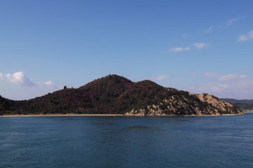 <p>Some of the islands are bigger than others, and have inviting-looking beaches</p>