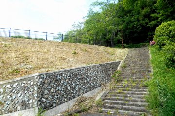 <p>Well-maintained path leading to the German Soldiers' Memorial Monument</p>