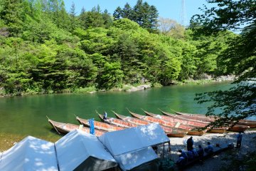 <p>บรรยากาศระหว่างรอรอบล่องเรือ</p>