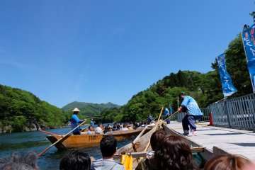 <p>ถึงที่หมายในเวลา 40 นาที มีรถ Shuttle Bus ส่งกลับสถานี Kinugawa Onsen</p>