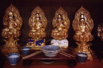 <p>Looking through the window of the prayer area you can see several Buddhist statues.&nbsp;</p>