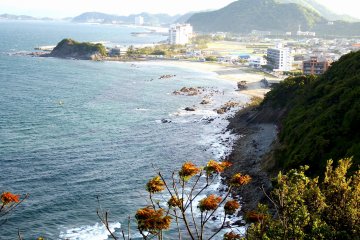 <p>Naruto City and its beach seen from Tea-Garden Observation Platform in Naruto Park</p>
