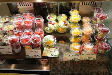 <p>Pre-cut fresh fruits!</p>