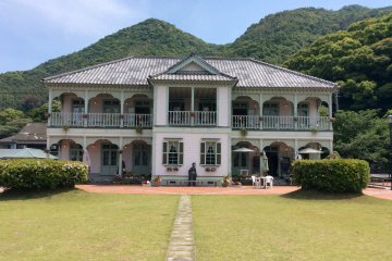 <p>The Western building next to Ryujoukan has used as a&nbsp;museum and&nbsp;cafe.</p>