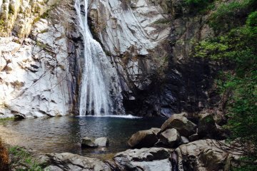 <p>Nunobiki no Taki, one of Japan's "great divine" falls</p>