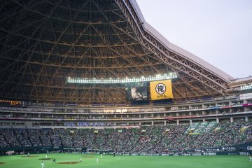 <p>Hint of sunset over Fukuoka Dome.</p>