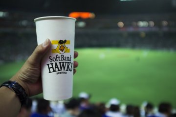 <p>A toast to the mighty SoftBank Hawks!</p>
