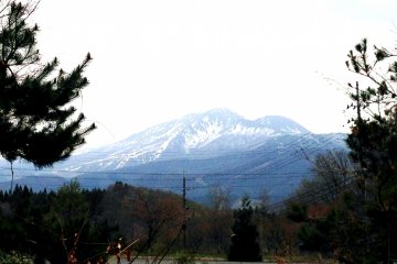 <p>Snow capped mountains and blue sapphire like waters.</p>