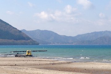 <p>Rent a boat and explore the lake or try a pleasure cruise when the waters are calm</p>