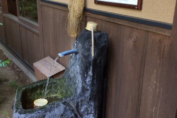 Hot spring mineral water on tap for drinking with health benefits for the stomach and intestine,including the reduction of&nbsp;gall stone, gall infection, diabetes, gout, uric acid stone, bronchitis and throat infection. The water also contains fluoride which protect teeth from decay.