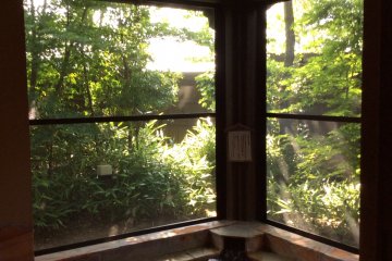 At "Momiji" or maple&nbsp;bath, you can&nbsp;feel like if you are in an open air bath with the&nbsp;windows wide open.