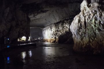 <p>Canyon-like formations in the cave.</p>