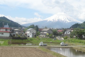<p>Penampakan yang besar dari pemandangan kereta Fujikyuko Line</p>
