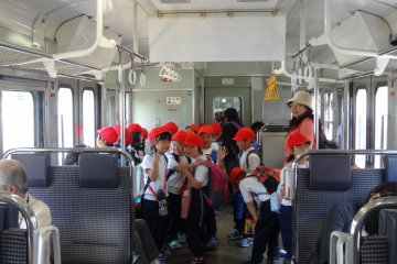 <p>Teman di kereta</p>
