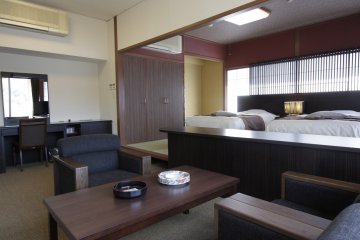 <p>Corner Twin</p>