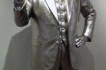 <p>Momofuku Ando, creator of the cup of noodles, shines bright in a museum hallway.&nbsp;</p>