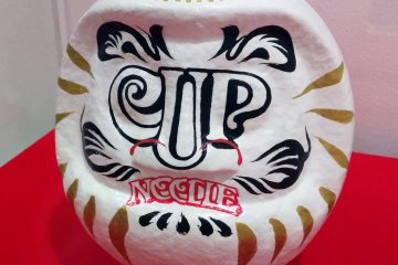 <p>"Cup" and "Noodle" are spelled out on this daruma head.&nbsp;</p>
