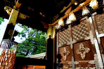 <p>Close up of shrine's main gate, 'Kara-Mon', a national treasure</p>