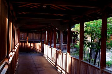 <p>Long corridors leading to where?</p>