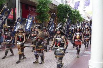 <p>The crest on a samurai's helmet can symbolise many things, from family to animals. One of the banners reads "Kokubun Morishige", who was Date Masamune's uncle.</p>