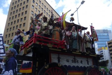 <p>This float is graced by the seven lucky gods, who bring health, wealth, happiness, long life and more.</p>