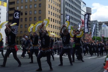 <p>Different Suzume Odori groups have their own variation on the dance, and different costumes and fans.</p>