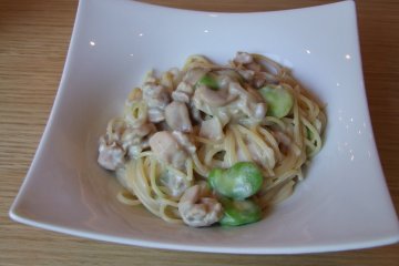 <p>The caf&eacute;'s menu is healthy and delicious</p>