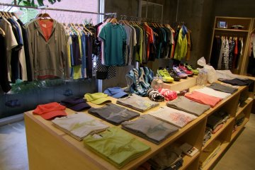 <p>This season's look &nbsp;</p>