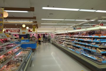 <p>เนื้อสัตว์และอาหารแปรรูปแช่เย็น</p>