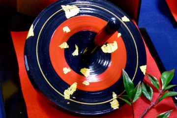 <p>Finished product. Nobody can tell it's made of cotton thread. It looks like a wooden spinning top coated by lacquer, but actually it's acrylic or urethane resin that's coating it</p>