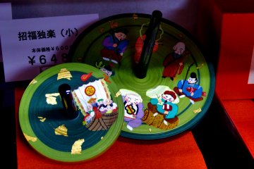 <p>Seven Deities of Good Fortune are painted on them. You may get lucky if you have these at home</p>