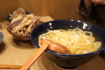 <p>Plain Udon, ready to be mixed up</p>