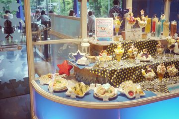 <p>Small ice-cream replicas</p>