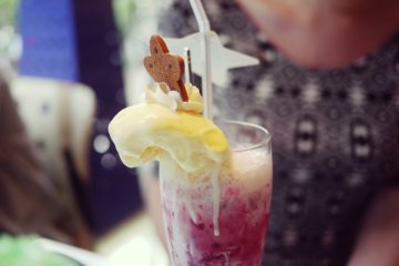 <p>A delicious strawberry milkshake</p>