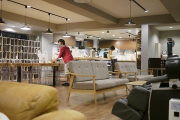 <p>The lounge at Oakhouse</p>