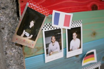 <p>Pictures of people staying in the house !&nbsp;</p>