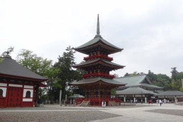 <p>Three-storied wooden pagoda with gorgeous decoration and paintings</p>
