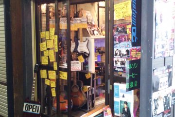 <p>Music is one of many areas represented by the shops and restaurants here. &nbsp;</p>