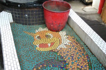 <p>The shopping area even boasts a working water pump.</p>