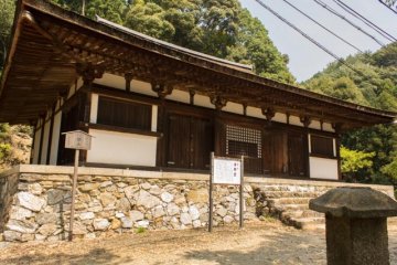 <p>The Yakushido-Hall (薬師堂) has been situated in the center of the Kami-Daigo area for 850 years</p>