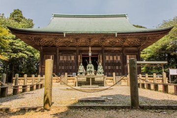 <p>This is the Godaido (五大堂) on the hiking trail to Kami-Daigo, almost on the top of Mount Kasatori in Kyoto</p>
