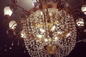 <p>The lobby's chandelier.</p>