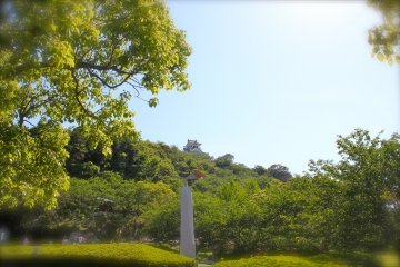 <p>Pictured here is the monument "Light, Wind and Dreams" and Tateyama Castle that sits on top of the 66 meter high park.</p>