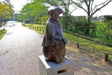 <p>The Sculpture Path includes 12 modern, artistic pieces of human portrait statues as well as abstract works of art for one to enjoy.</p>