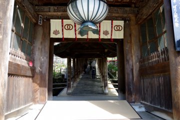<p>The entrance of the roofed steps</p>