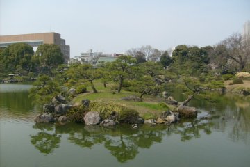 <p>Every few steps, a different feature or reflection comes into view</p>