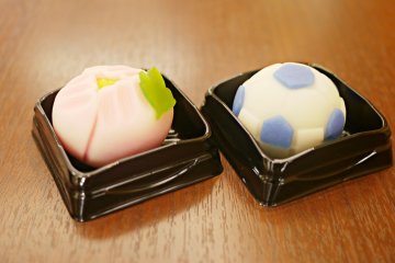 <p>Limited special recipes: seasonal flower and soccer ball Daifuku cakes.&nbsp;</p>
