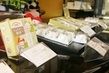 <p>A counter full of delicious treats.</p>