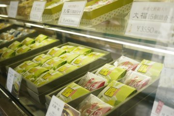 <p>A wide range of traditional pastries&nbsp;at the Okanoeisen Bakery in Ueno</p>
